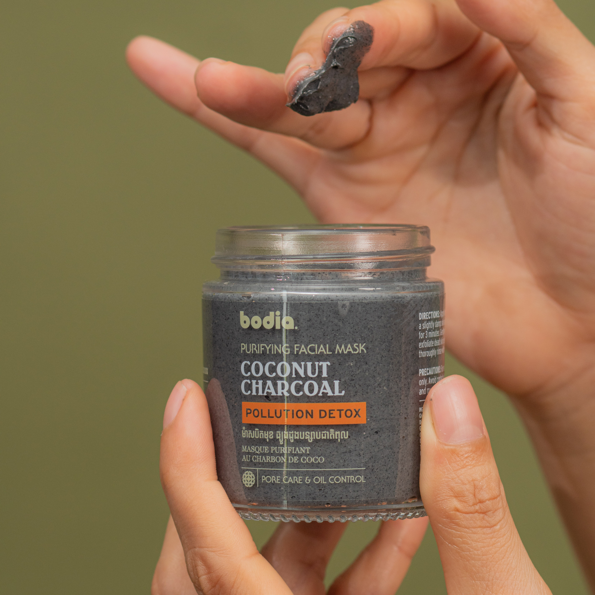 bodia charcoal facial scrub anti-acne texture