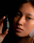 Model-guacha-face-oil-serum-plant-elixir-skincare-natural-cosmetics