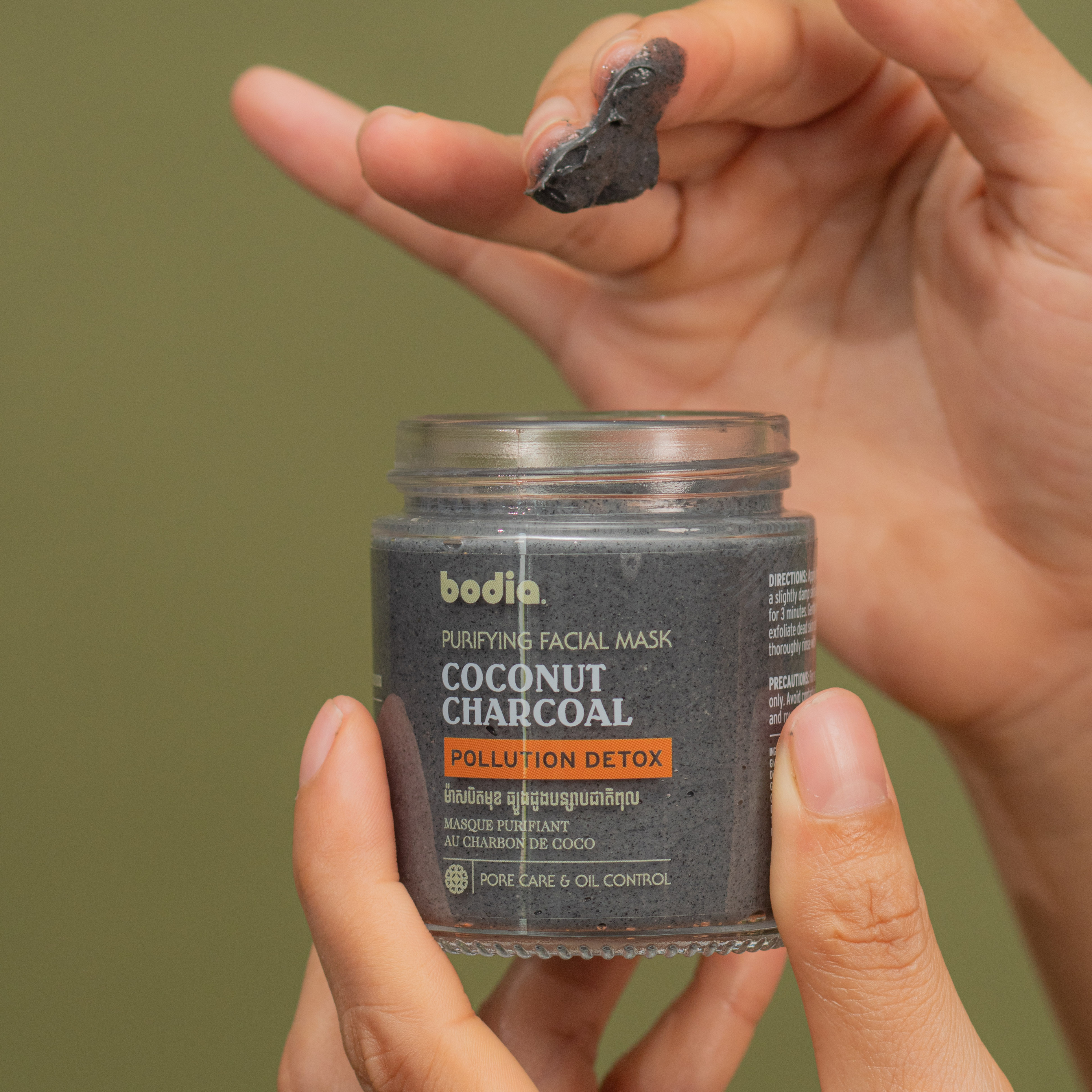 bodia charcoal facial scrub anti-acne texture