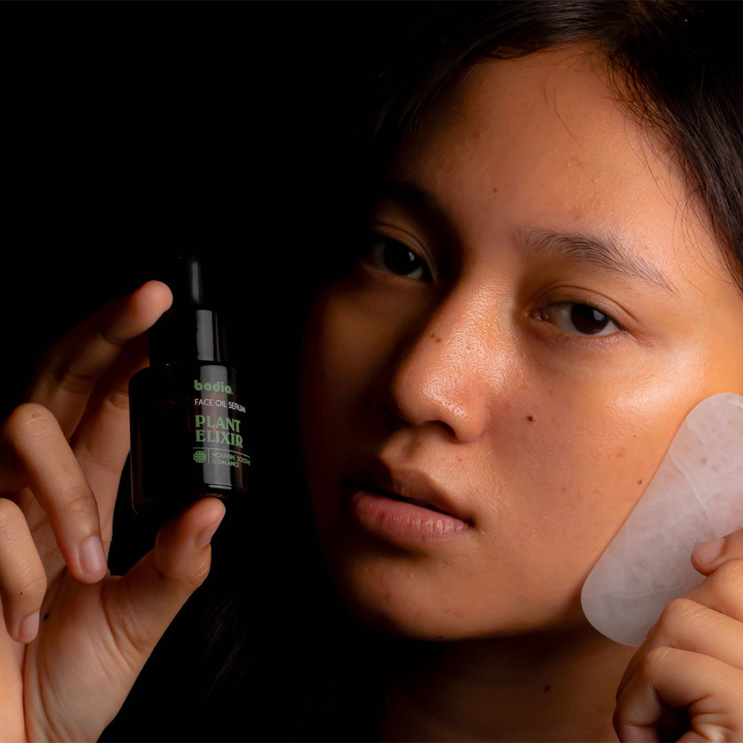     Model-guacha-face-oil-serum-plant-elixir-skincare-natural-cosmetics